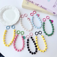 Dragonne de téléphone en perles acryliques couleur bonbon avec breloque cœur, anti-perte, courte, pour étui de téléphone, sacs et porte-clés, pour femmes et filles