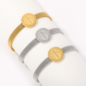 Bracelet Saint Benoît plaqué or 18 carats, bracelet de montre pour père exorciste, protection divine, bijoux religieux - Product Image 1