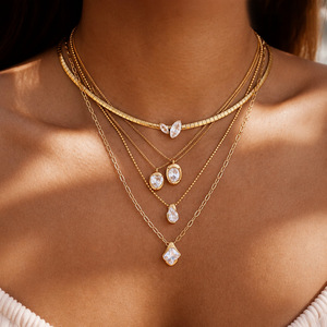Collier en acier inoxydable avec chaîne serpent et pendentif en zircon cubique à ressort tendu, plaqué or 18 carats PVD pour femme - Product Image 4