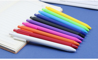 Vente en gros de stylos gel 0.5mm pour écoliers Logo personnalisé et plastique durable promotionnel en plusieurs couleurs