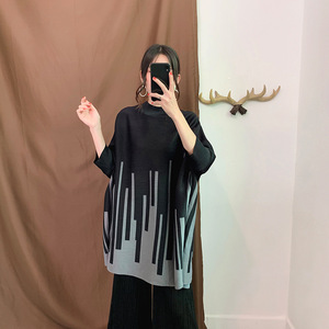 <span class=keywords><strong>Camicetta</strong></span> a <span class=keywords><strong>collo</strong></span> <span class=keywords><strong>alto</strong></span> grande plissettata nera a maniche corte - Product Image 6