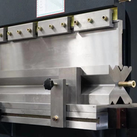 Presse plieuse CNC 40T à faible encombrement pour profilés architecturaux en métal fin, portes et fenêtres revêtues