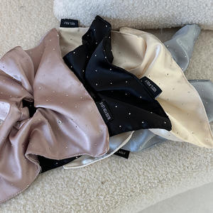 ยางรัดผมสีพื้นขนาดใหญ่สไตล์เกาหลีสำหรับผู้หญิงและเด็กผู้หญิง สไตล์มินิมอล ผ้าไหมแท้ รูปทรงสี่เหลี่ยม อุปกรณ์เสริมผม - Product Image 2