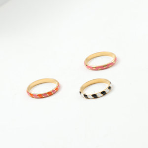 Anillos de Dedo Modernos de Acero Inoxidable con Baño de Oro y Esmalte de Colores para Mujer - Product Image 2