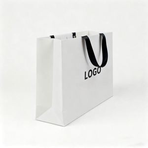 Bolsa de Papel para Calzado y Ropa Interior con Estampado de Lámina Dorada, Embalaje de Papel de Alta Gama Personalizado de Fábrica para Marcas de Ropa - Product Image 1