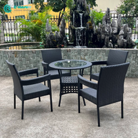 Meubles d'extérieur classiques modernes, table et chaises de salle à manger en aluminium et rotin durables, coussin imperméable pour villa, hôtel