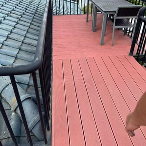 Planches de terrasse en bois-plastique écologiques Jardins et cours extérieures Anti-corrosion Longues bandes Imperméables et antidérapantes - Product Image 4