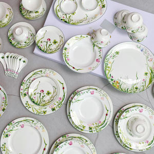 Vente en gros 41 pièces Style européen de luxe ménage porcelaine osseuse ensembles de dîner et assiettes de présentation en porcelaine - Product Image 3
