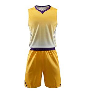 Ensemble maillot et short de basket-ball professionnel, léger et respirant, pour l'entraînement et la compétition, avec numéros et noms. - Product Image 3