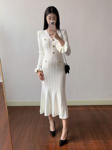 <span class=keywords><strong>Abito</strong></span> Elegante Francese Primaverile 2026SP da Donna, con Scollo a V, Monopetto, in Maglia, Maniche Svasate e Vita Stretta - Product Image 4