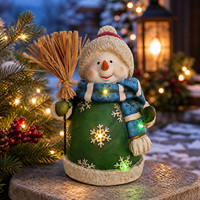 Figurine de bonhomme de neige lumineuse de Noël avec balai et écharpe, décoration de table pour les fêtes d'hiver, ornement LED pour la décoration de fête à la maison
