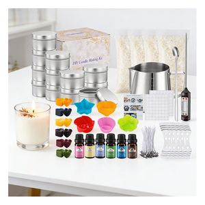 Set de Regalo de Velas Redondas en Lata de Lujo, Mezcla de Soja Aromática, Surtido Boutique Navideño, Serie Deluxe - Product Image 3