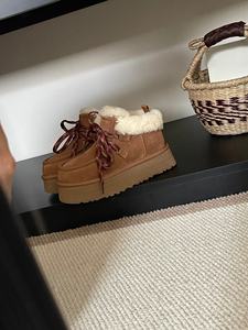 Chaussons d'intérieur à semelle épaisse Uggs Collection Printemps pour couples - Confortables et chauds pour femmes - Product Image 3