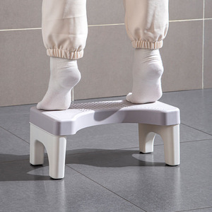 Taburete de inodoro de PP antideslizante al por mayor, taburete de plástico moderno plegable para caca de baño, taburete colorido con alfombrilla antideslizante - Product Image 3