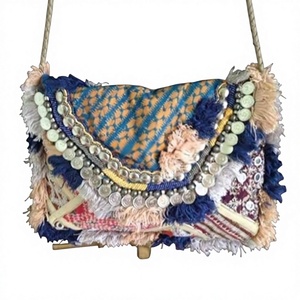 Bolso de Mano Tipo Sobre KAMARVY, Tela de Algodón, Estilo Tradicional Banjara y Gitano, Hecho en Delhi - Product Image 1