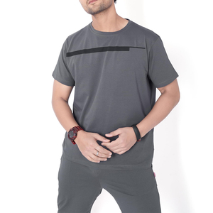 โรงงานผู้ผลิต OEM รับผลิตเสื้อยืดและกางเกงขาสั้นผู้ชายแบบกำหนดเอง ชุดเซ็ตขายส่งสำหรับฤดูร้อน - Product Image 1