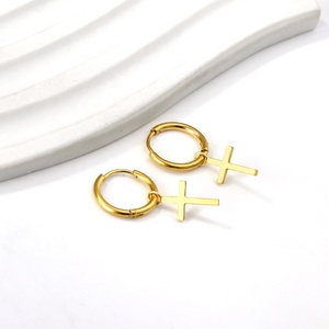 Ason fabricante de joyería de moda pendientes de aro al por mayor a granel pendientes de <span class=keywords><strong>Cruz</strong></span> de <span class=keywords><strong>Oro</strong></span> de acero inoxidable para hombres y mujeres - Product Image 4