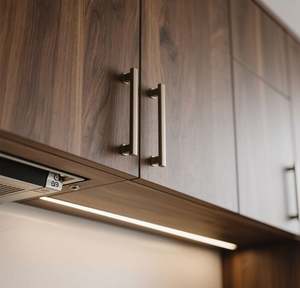 Juego de Cocina Modular de Madera Marrón Oscuro SANTOPOVA con Horno Integrado e Iluminación Debajo del Gabinete - Product Image 5