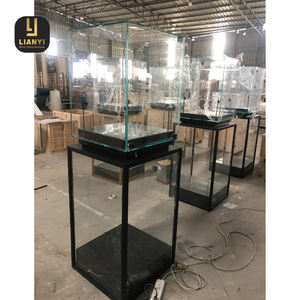 Vitrine de qualité muséale haut de gamme, sur mesure, intégrant une éclairage de sécurité avancé et une esthétique élégante pour les maisons de vente aux enchères - Product Image 2