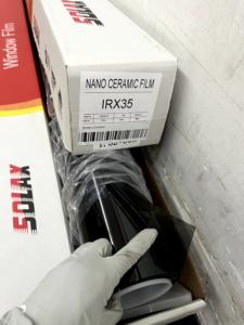 車の紫外線除去のための高品質の取り外し可能な車の窓の色合いナノセラミックの色合いプライバシー保護車の色合いの窓フィルム - Product Image 3