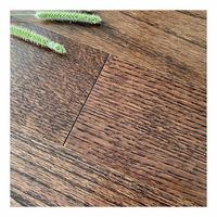 Sol en chêne naturel offrant une finition mate, surface souple, à utiliser pour maison