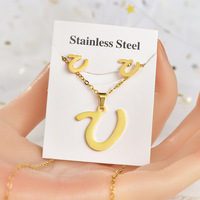 Set de Collar con Dije de Letra y Aretes de Acero Inoxidable Unisex para Mujeres y Chicas Bañados en Oro