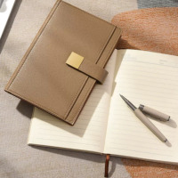 Carnet de notes professionnel en cuir PU souple A5 avec logo personnalisé, couverture magnétique épaisse, boucle métallique multicolore et attache pour stylo