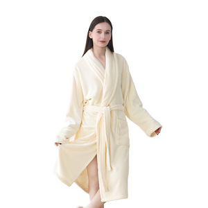 Accappatoio di colore Logo personalizzato da donna da uomo in pile di corallo spugna vestaglia caldo peluche accappatoio oversize con cappuccio lungo - Product Image 3