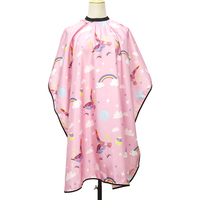 Cape de coiffure imperméable en polyester pour enfants, avec ceinture ajustable, confortable et à motif de dessin animé, idéale pour la coloration et la coupe de cheveux en salon