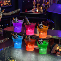 Seau à glace LED avec logo personnalisable pour les fêtes dans les boîtes de nuit Seau à bière lumineux au design moderne pour la cuisine en plein air, la salle à manger et l'hôtel
