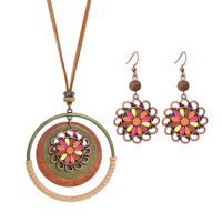 Set Kalung Panjang dan Anting Bunga Gaya Bohemian dari Paduan Logam - Vintage, Bernuansa Etnik Yunnan, Cocok untuk Liburan dan Perjalanan