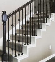 Balustres en fer forgé décoratifs doubles, simples et élégants, pour garde-corps d'escalier de villa