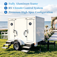 Remorque Sanitaire Portable de Luxe à 2 Portes et 2 Stations avec Toilettes à Chasse d'Eau, Éviers, Éclairage et Climatisation pour Événements Extérieurs et Mariages