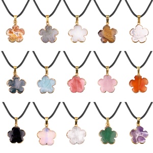 Venta al por mayor de cristal de moda flor de ciruelo con borde de Metal dorado colgante collar con cadena de cuero joyería para mujeres y hombres - Product Image 3