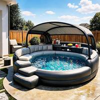 Bar de piscine gonflable de luxe personnalisé en stock avec auvent et sièges, idéal pour les fêtes en extérieur