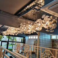 Luminaire suspendu personnalisé en forme de fleur Hôtel Villa Lobby Escalier Décoration Moderne Long Lustre en céramique avec feuille de Ginkgo
