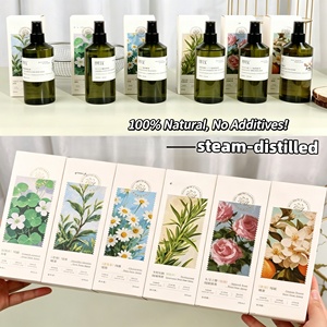 Brume Visage Bio Distillée à la Vapeur Complète avec Essences de Centella, Arbre à Thé, Romarin, Néroli, Rose et Hydrolat Floral - Product Image 1