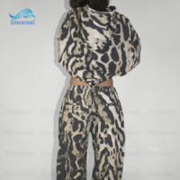 Ensemble 2 pièces à imprimé léopard pour femmes, haut court à capuche, pantalon évasé, vêtements de détente, costume athlétique extensible assorti, survêtement personnalisé