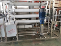 Ligne de production de machines de traitement par osmose inverse avec moteur de pompe PLC et moteur pour eau potable pure 1000L/heure 5kW 380V