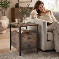 Table d'appoint moderne en bois recyclé avec double tiroir, étagère ouverte et pieds en métal noir – Table basse