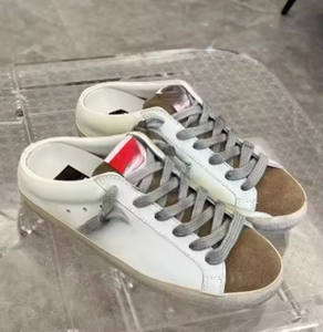 Zapatillas deportivas casuales tipo pantuflas para hombre, estilo italiano, de cuero blanco clásico, con parte superior de cuero genuino y forro transpirable. - Product Image 2