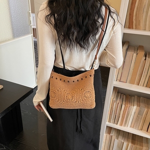 Borsa a Tracolla Fatta a Mano all'Uncinetto |   Borsa a tracolla da donna in stile boho con dettagli in perline per l'estate, la <span class=keywords><strong>spiaggia</strong></span> <span class=keywords><strong>e</strong></span> l'abbigliamento casual - Product Image 2