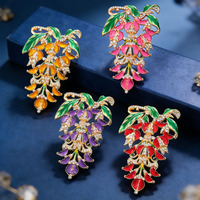 Bros Pin Bunga Wisteria Enamel Kreatif, Bros Pin Anggur Warna Campuran Berbahan Alloy Enamel dan Rhinestone untuk Aksesoris Pakaian