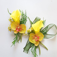Corsages et bracelets floraux artificiels jaunes en lys calla et orchidées pour invités de mariage