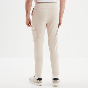 กางเกงจ็อกกิ้งทรงตรงแบบสลิมฟิต ผ้าระบายอากาศ เป็นมิตรกับสิ่งแวดล้อม เอวยางยืด ให้ความคล่องตัวในการเคลื่อนไหว เหมาะสำหรับการออกกำลังกายแบบสบายๆ และการเดินทาง - Product Image 3