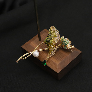 Broche de Pérola de Água Doce Inspirado no Estilo Retrô para Festa Temática Gatsby dos Anos 1920, Vestido Flapper, Evento Formal, Joia Vintage - Product Image 1