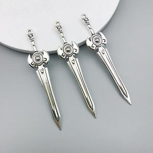 Nuevos Colgantes de Espada Miniatura de Aleación Modernos y a la Moda para Llaveros, Pendientes, Pulseras, Cadenas para Teléfonos Móviles y Accesorios - Product Image 4