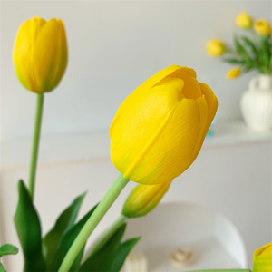 Qingyu Chronicle - Flor Artificial de Silicona Suave con 5 Cabezas de Tulipán, Decoración para el Hogar, Escritorio, Accesorios para Bodas, Amarillo Naranja - Product Image 4