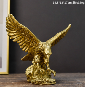 Venta al por mayor resina Animal artesanía Mesa decoración oro águila americana decoración regalos estatua estatuilla - Product Image 4