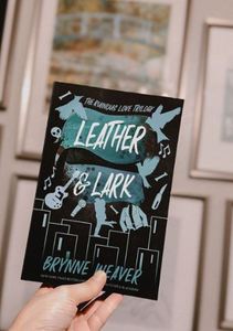 Achetez le livre Leather and Lark de Brynne Weaver, roman d'amour sombre anglais, tome de la trilogie Ruinous Love, en vente. - Product Image 3